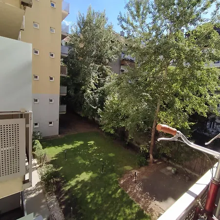 Spacious In Hip Neighborhood Apartmán