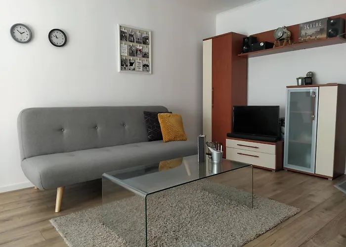 Spacious In Hip Neighborhood アパート